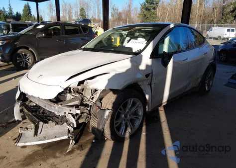 2023 Tesla Model Y Awd/Long Range Dual Motor All-Wheel Drive z USA, uszkodzony, nr VIN 7SAYGDEE3PF863139